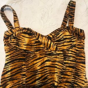 Deadly dames vamp top